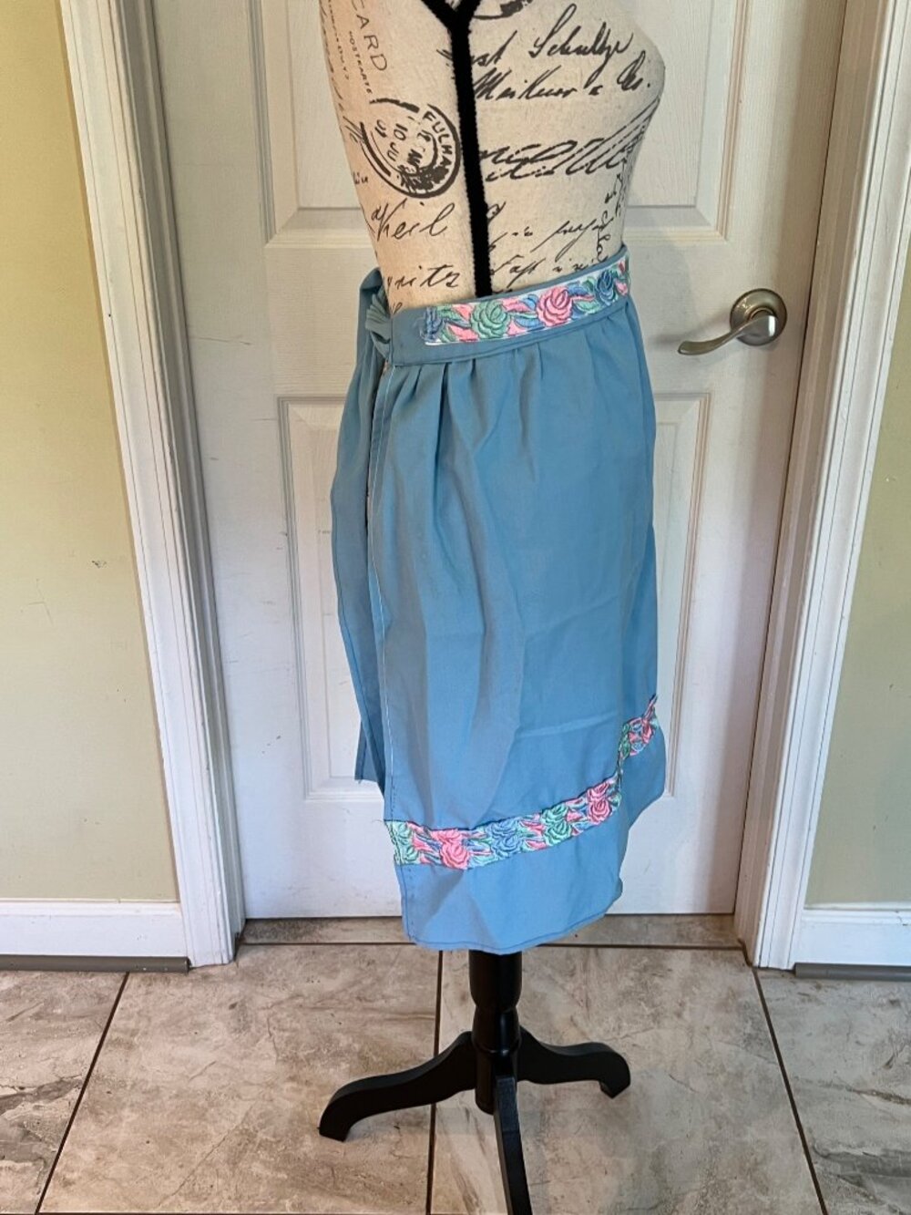 Vintage Handmade Tie Back Half Apron Blue Floral 22" Length Retro 70s 60s - Picture 6 of 7